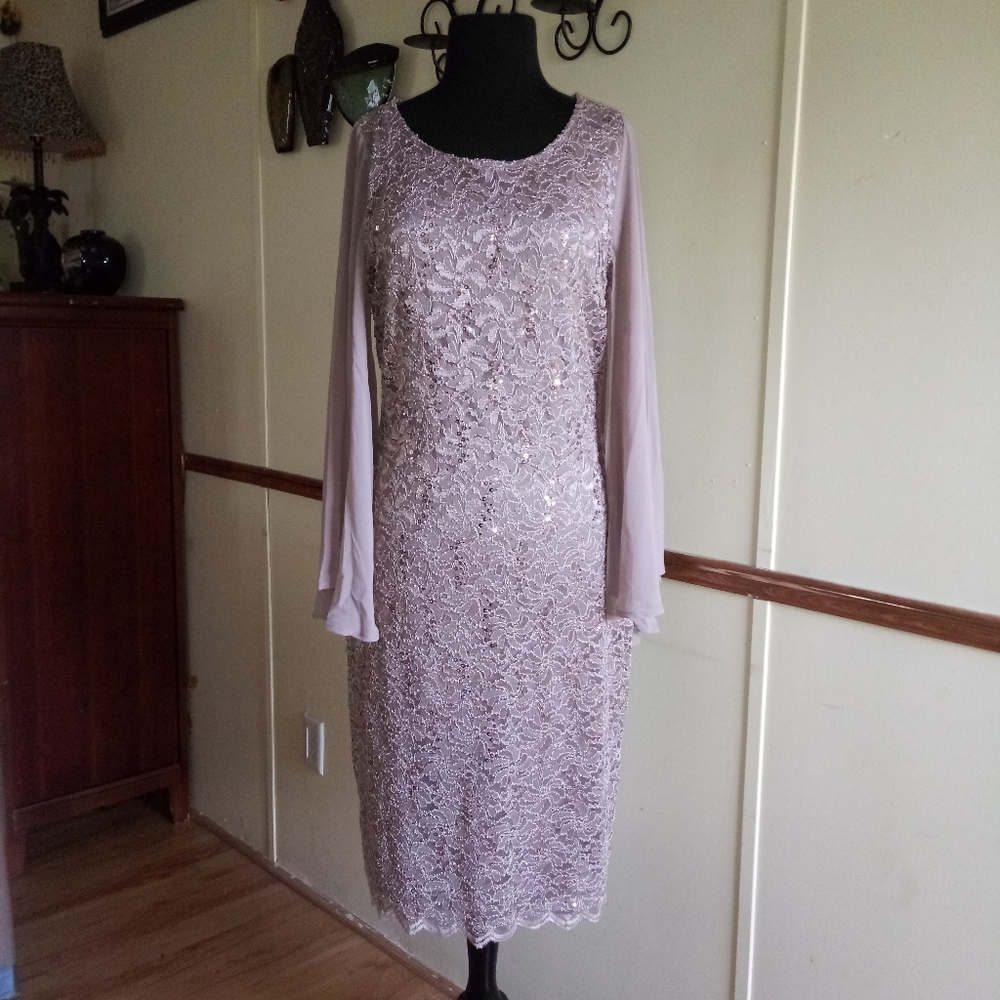Dress - Picture 7 of 8